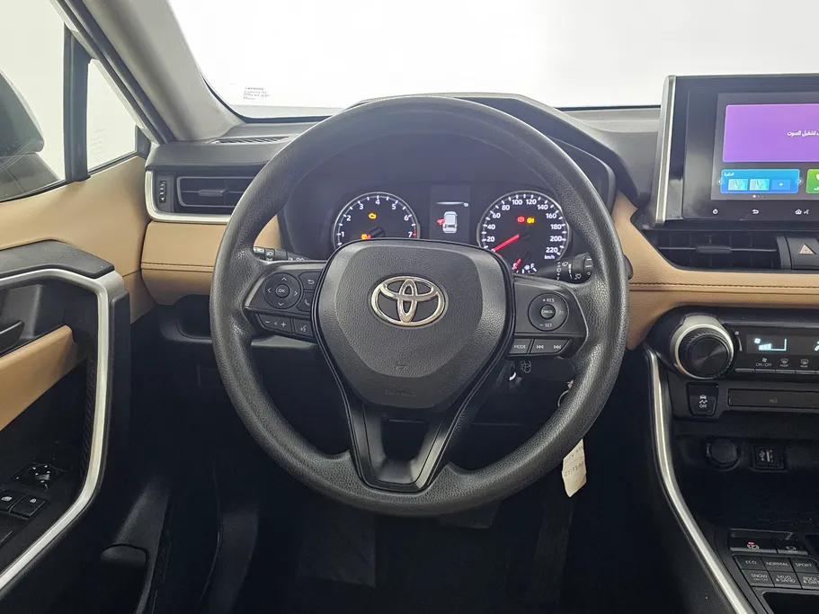2023 تويوتا RAV4 LE 