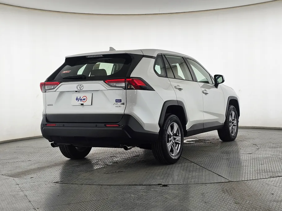 2023 تويوتا RAV4 LE 