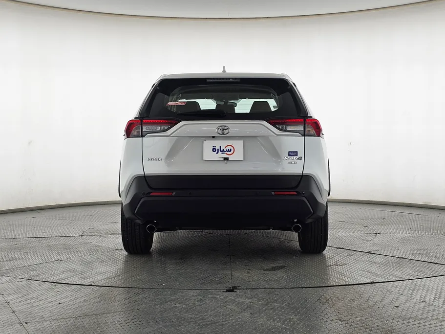 2023 تويوتا RAV4 LE 