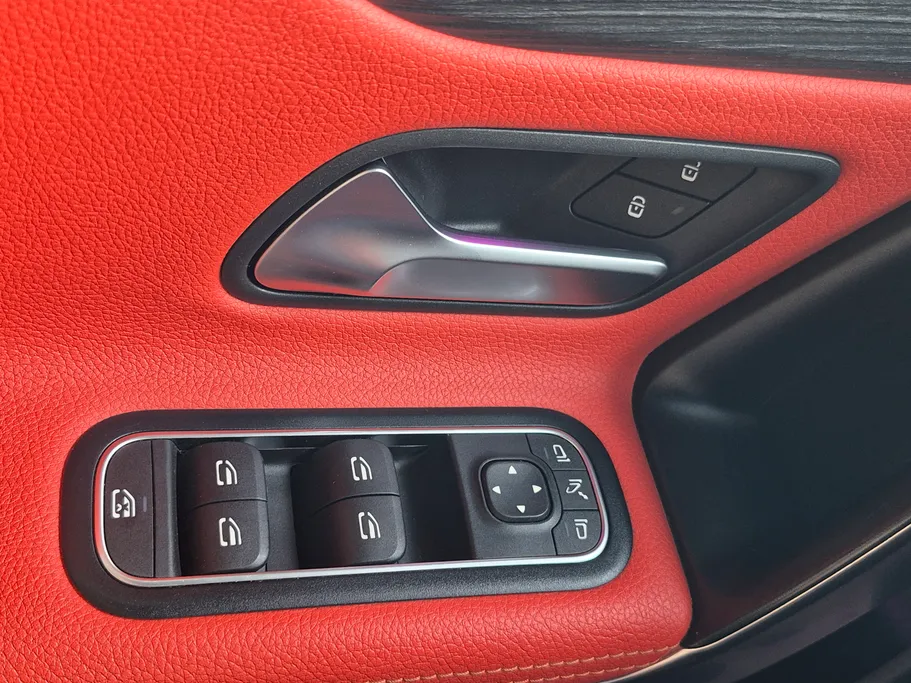 2025 Mercedes CLA 200 