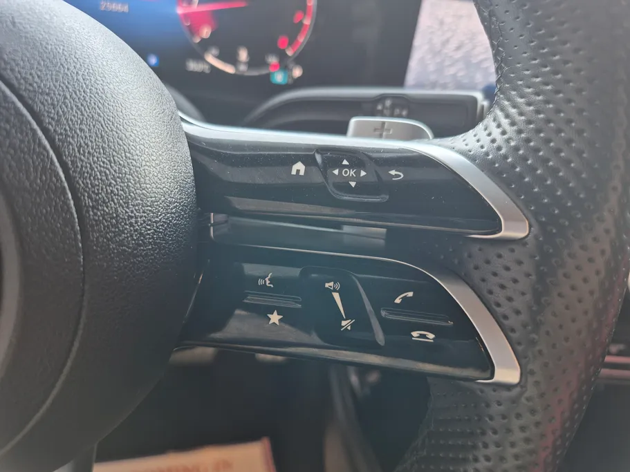 2025 Mercedes CLA 200 