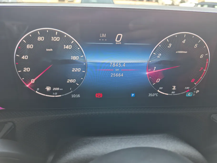 2025 Mercedes CLA 200 