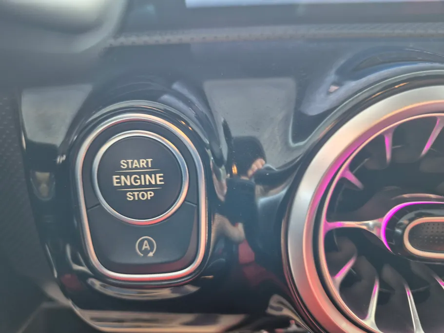 2025 Mercedes CLA 200 
