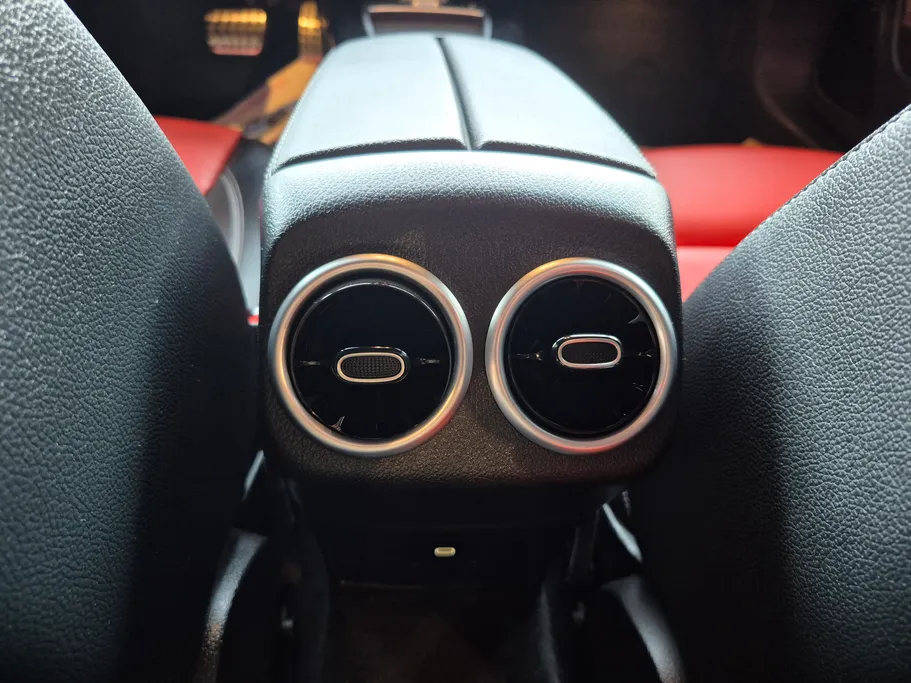 2025 Mercedes CLA 200 