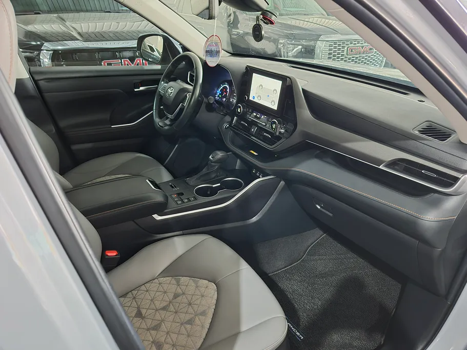 2023 Toyota Highlander GLE 