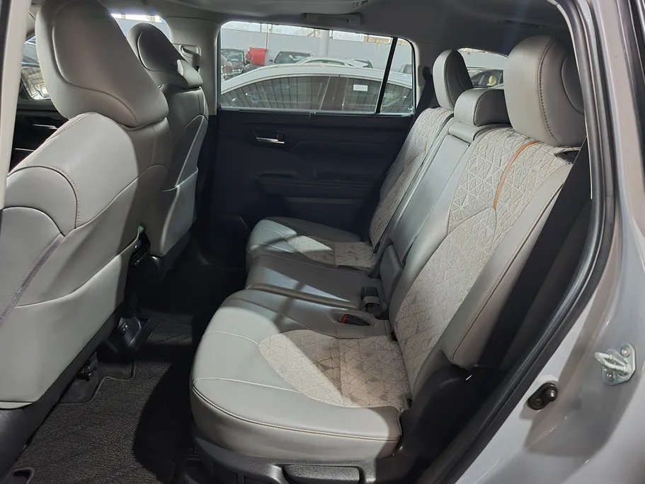 2023 Toyota Highlander GLE 