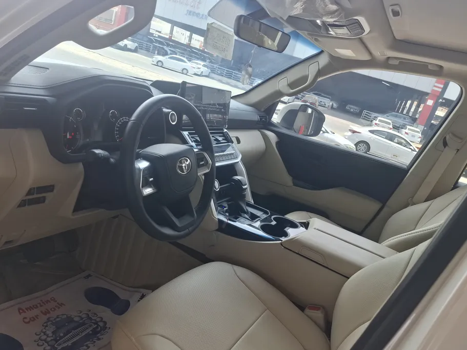 2024 Toyota Land Cruiser GXR3 