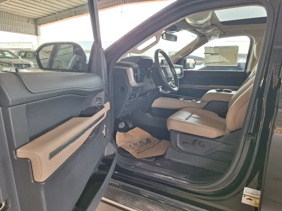 2023 Ford Expedition XLT 