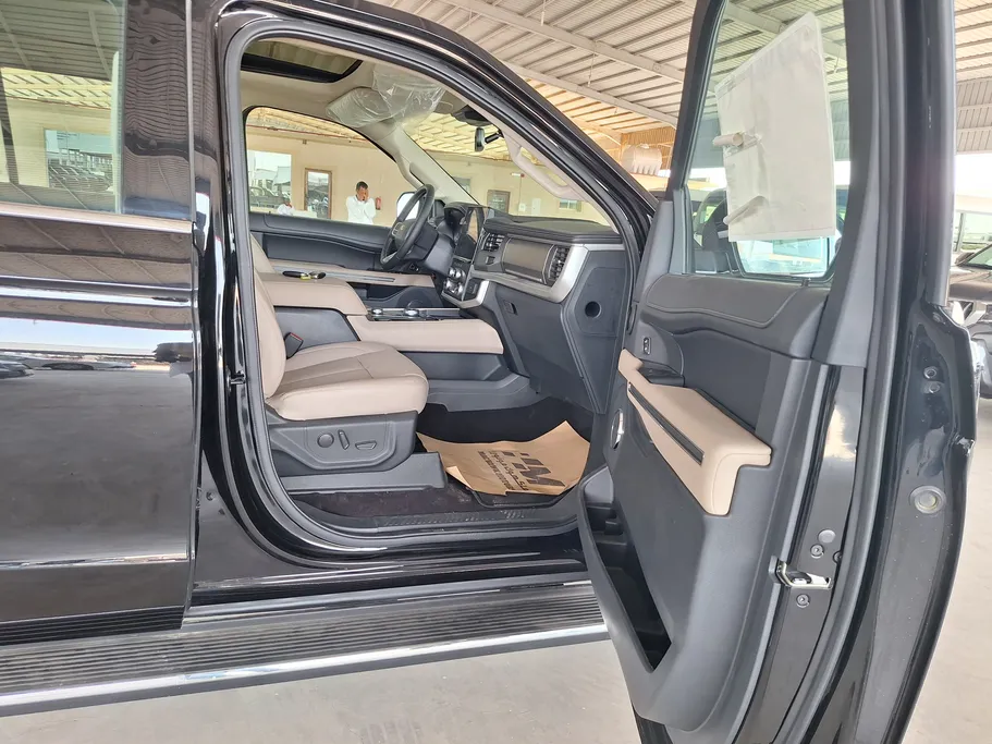 2023 Ford Expedition XLT 