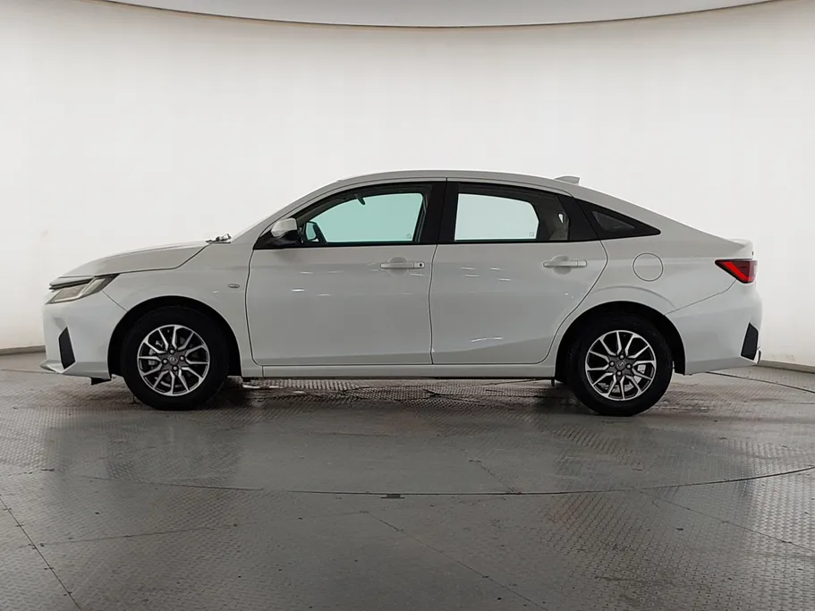 2023 Toyota Yaris  Y 