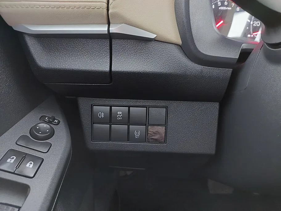 2023 Toyota Yaris  Y 