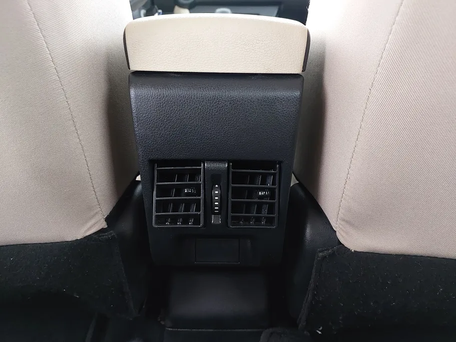2023 Toyota Yaris  Y 