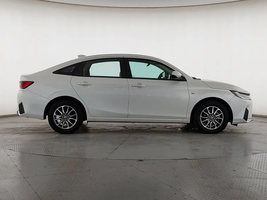 2023 Toyota Yaris  Y 