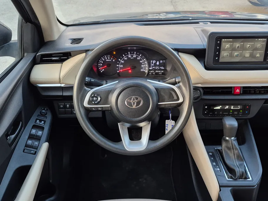 2023 Toyota Yaris  Y 