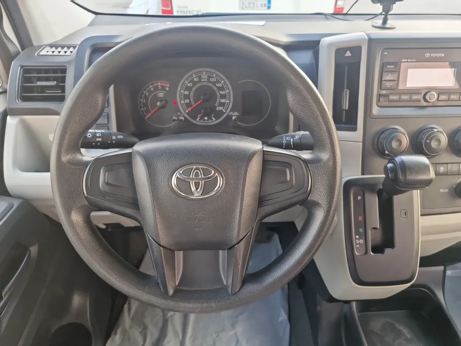 2022 Toyota Haice ركاب 