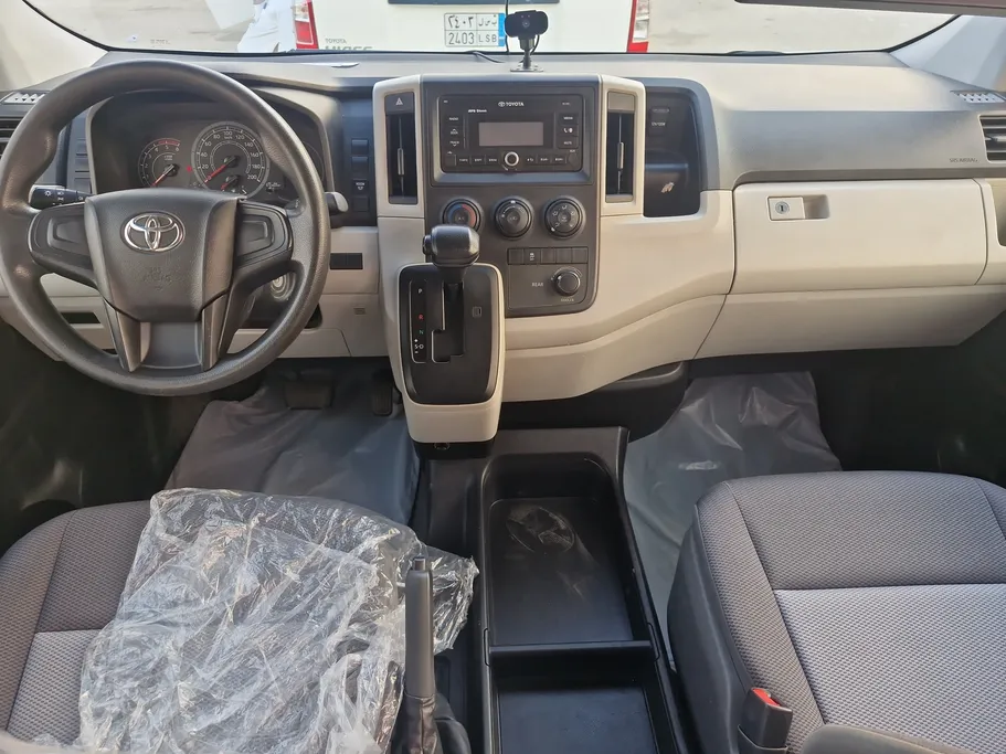 2022 Toyota Haice ركاب 