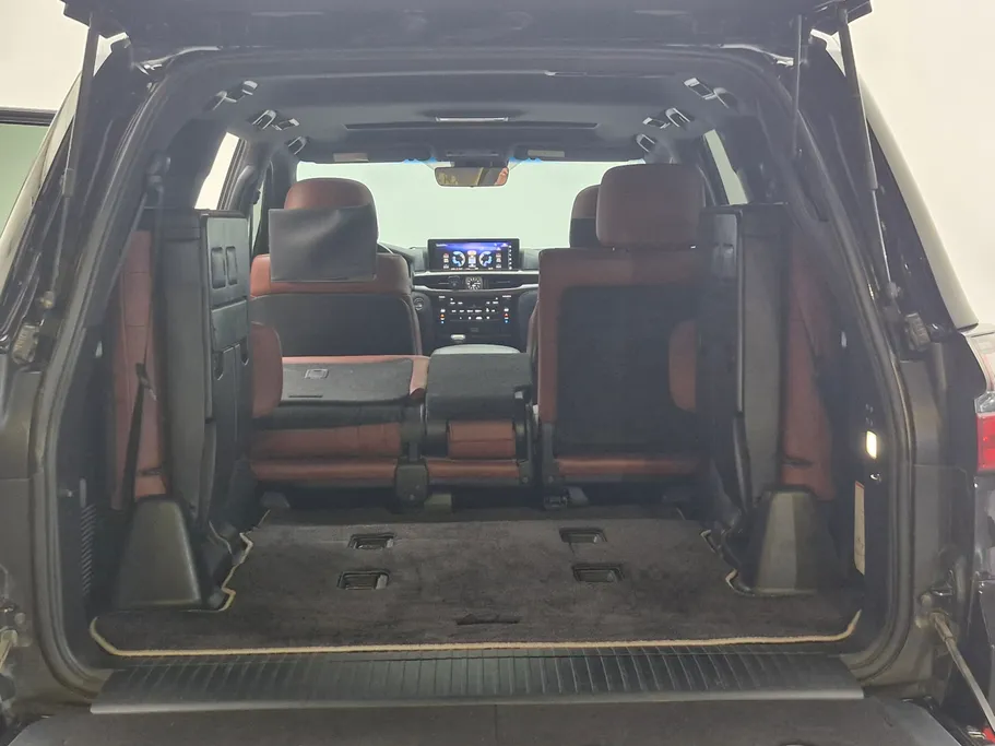 2020 Lexus LX 570 S 