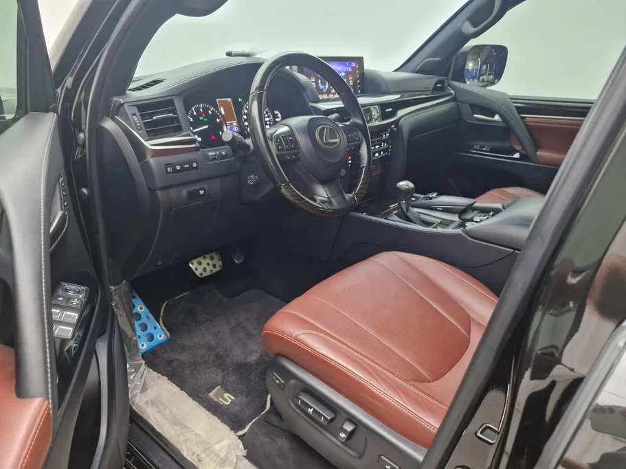 2020 Lexus LX 570 S 