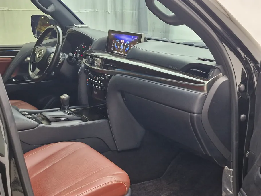 2020 Lexus LX 570 S 
