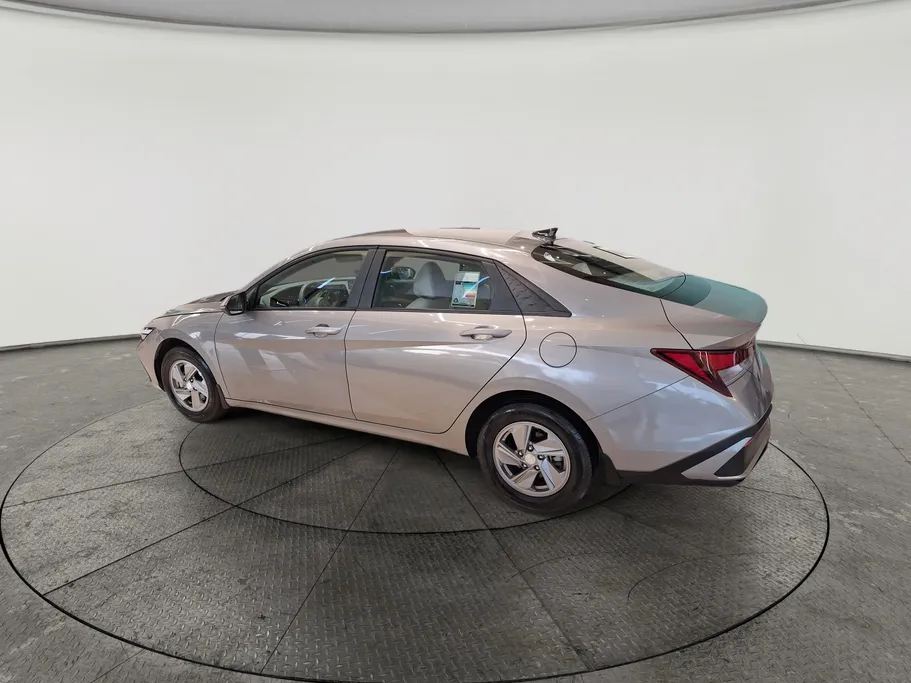 2024 Hyundai Elantra Smart 