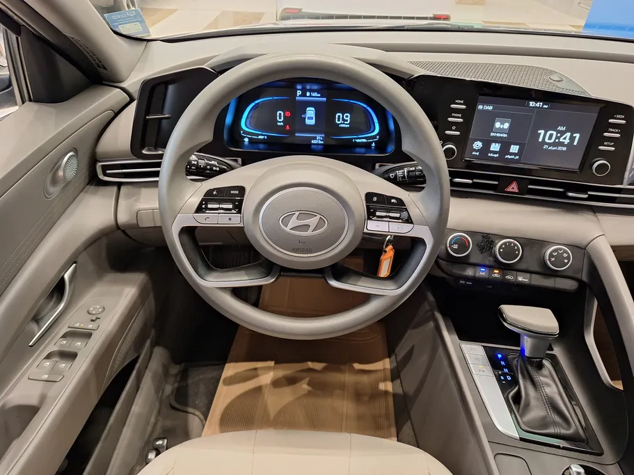 2024 Hyundai Elantra Smart 