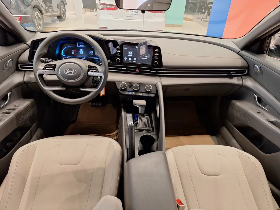 2024 Hyundai Elantra Smart 