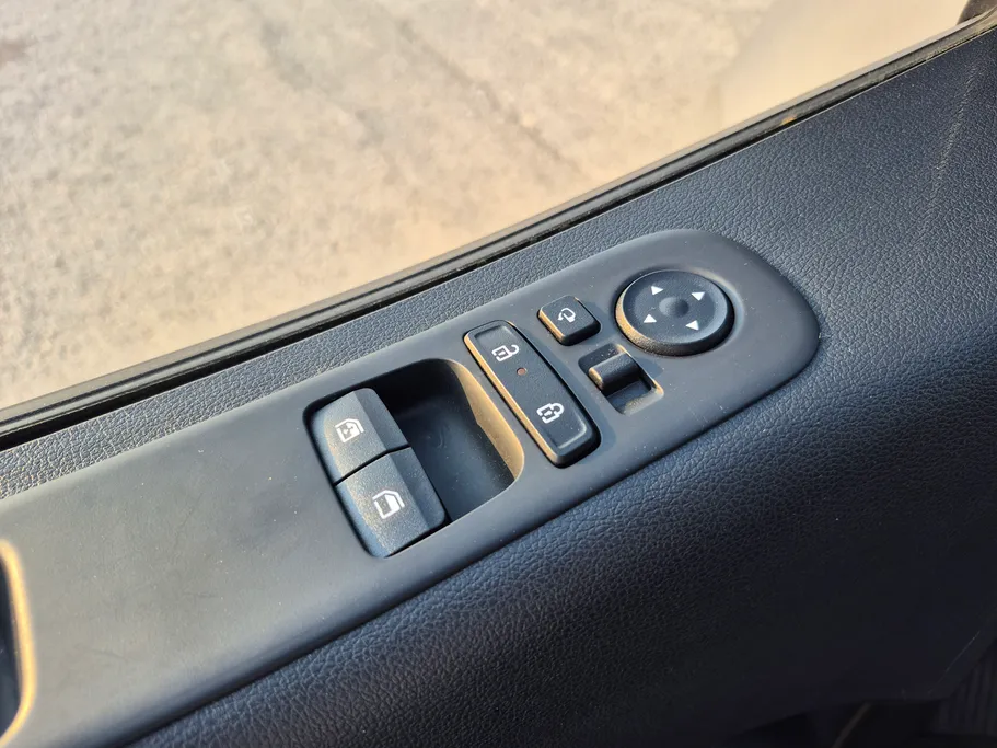 2026 Hyundai Staria Smart 9 ST 