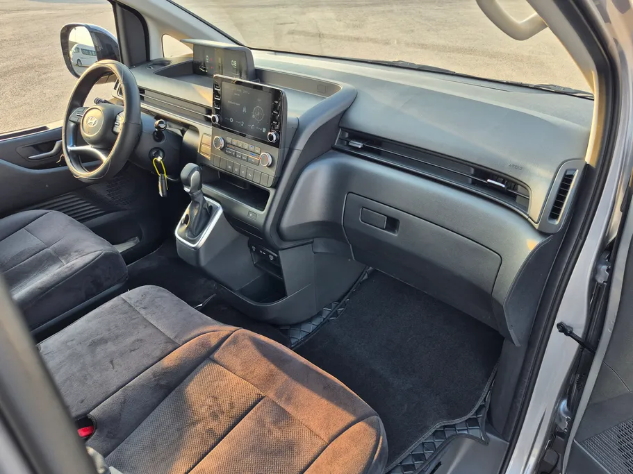 2026 Hyundai Staria Smart 9 ST 
