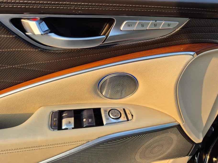 2020 Kia K900  