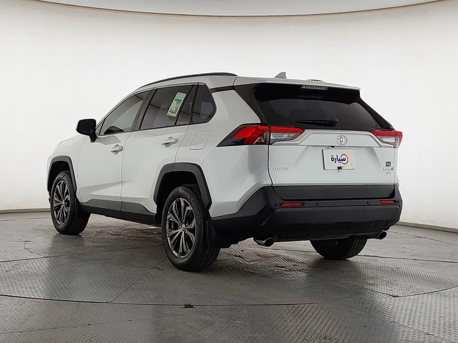 2024 تويوتا RAV4 XLE 