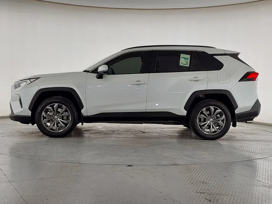 2024 تويوتا RAV4 XLE 