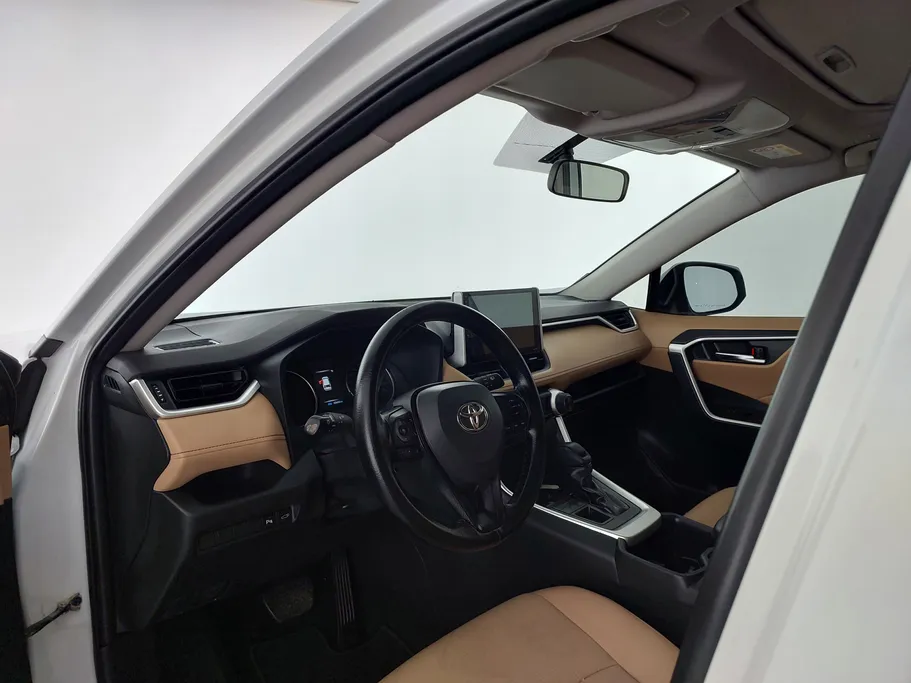 2024 تويوتا RAV4 XLE 