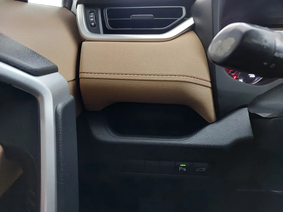 2024 تويوتا RAV4 XLE 