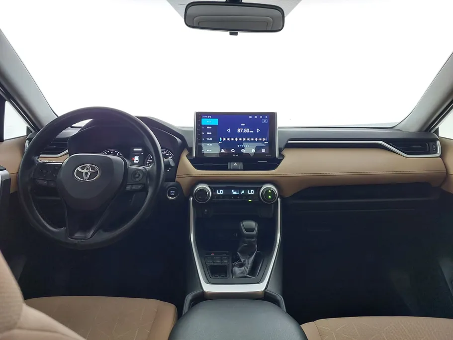 2024 تويوتا RAV4 XLE 