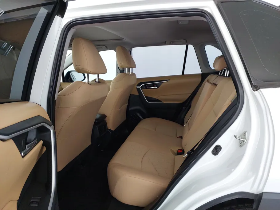 2024 تويوتا RAV4 XLE 