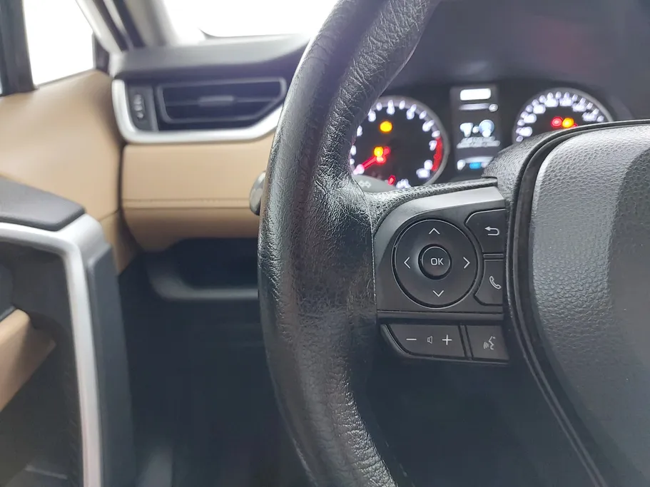2024 تويوتا RAV4 XLE 