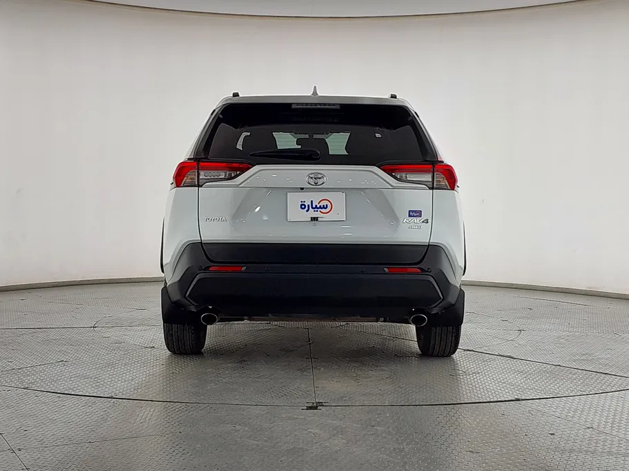 2024 تويوتا RAV4 XLE 