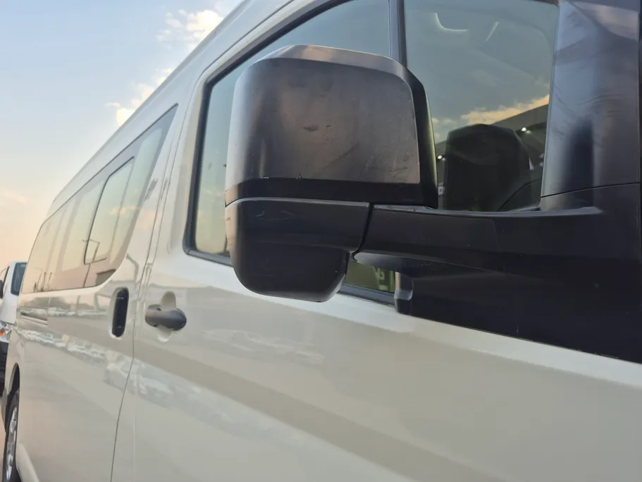 2022 Toyota Haice ركاب سقف عالي 