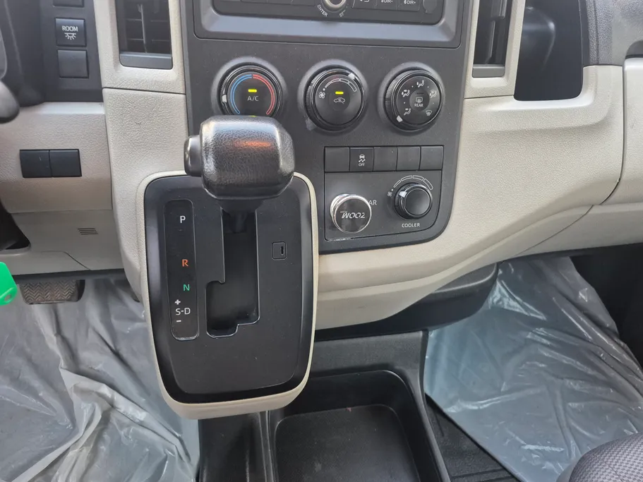 2022 Toyota Haice ركاب سقف عالي 