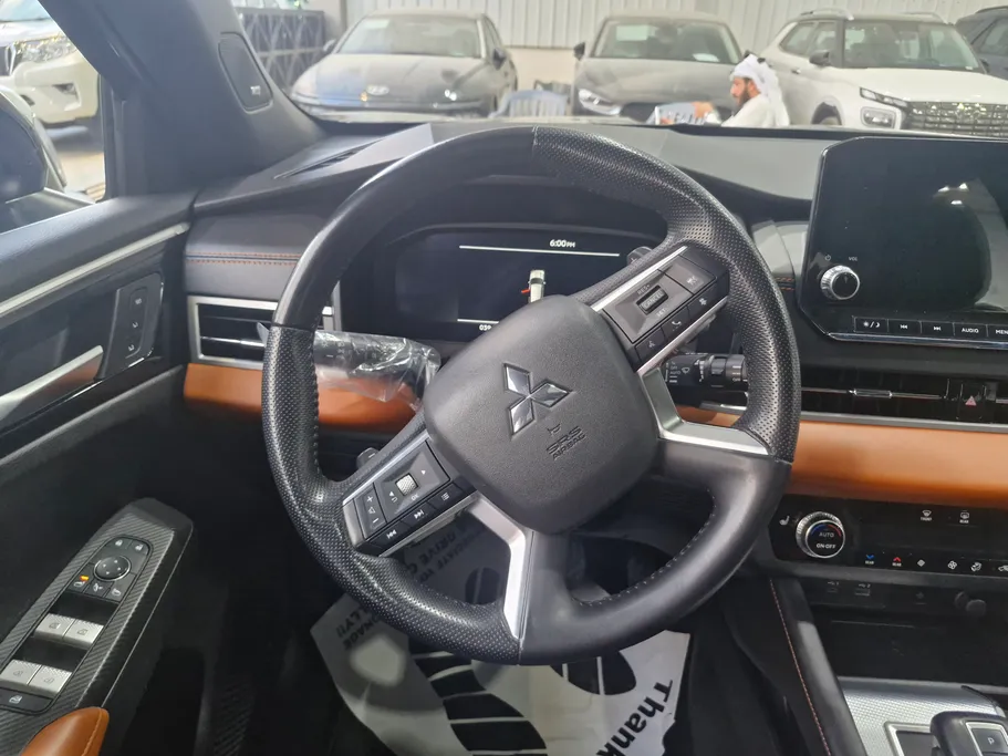ميتسوبيشي اوتلاندر الشكل الجديد PREMIUM 2024 