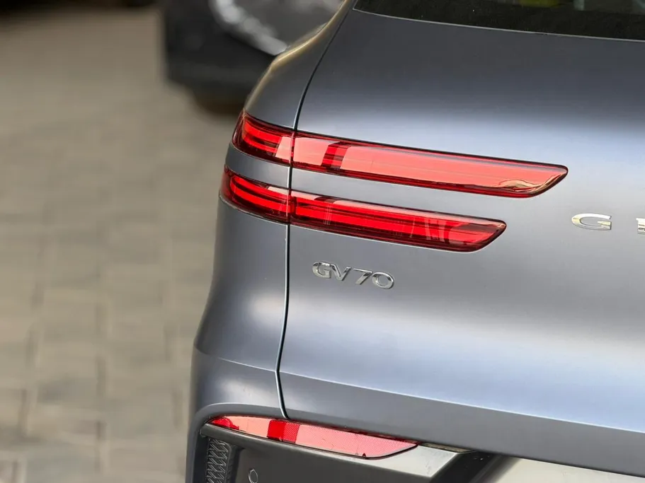 2026 Genesis GV70 Premium 