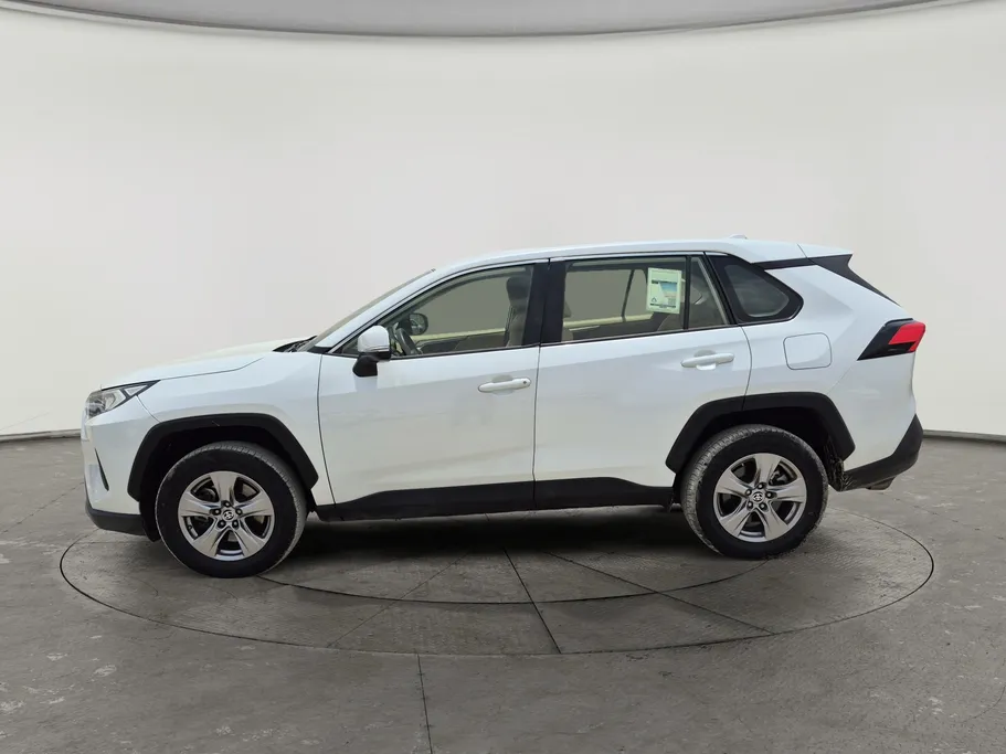 2023 تويوتا RAV4 LE 