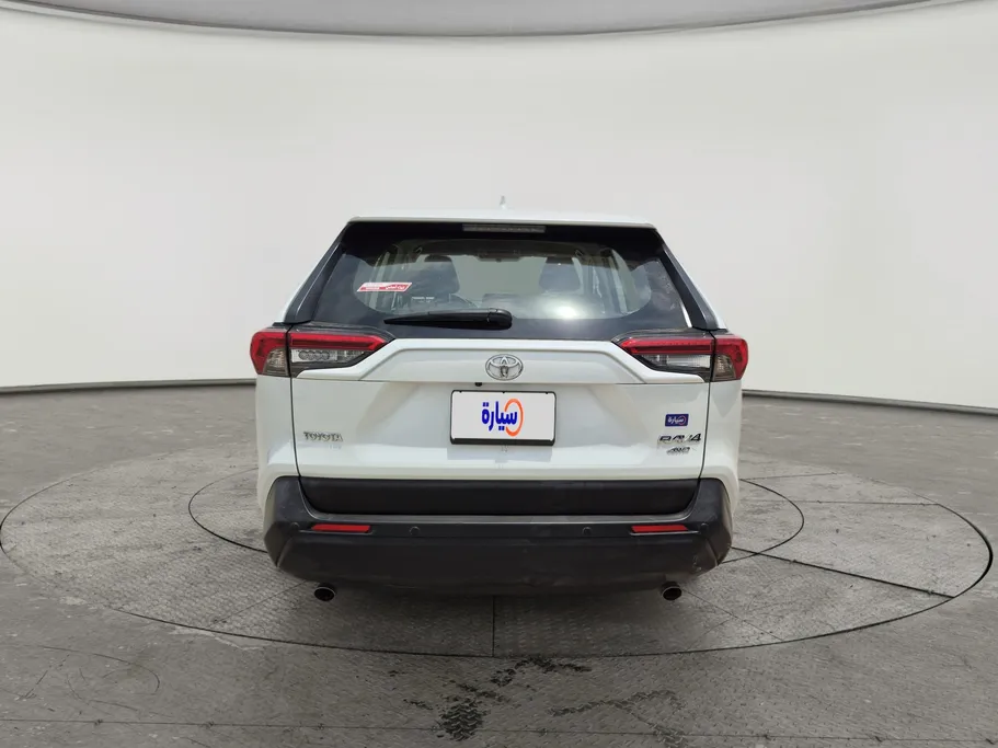 2023 تويوتا RAV4 LE 