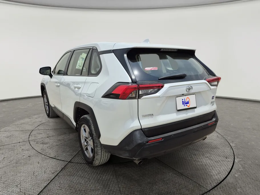 2023 تويوتا RAV4 LE 