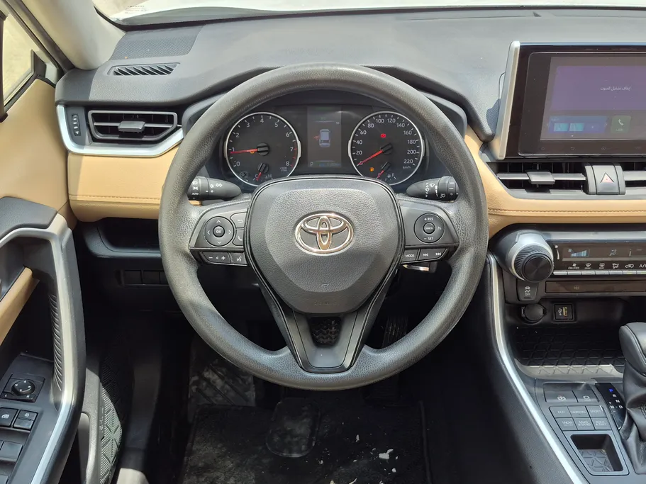 2023 تويوتا RAV4 LE 