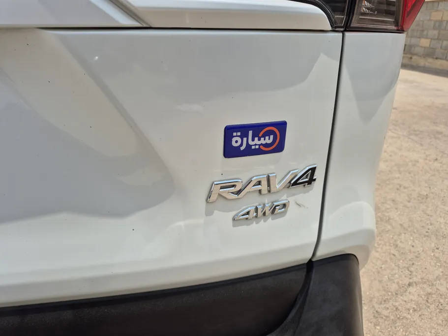 2023 تويوتا RAV4 LE 