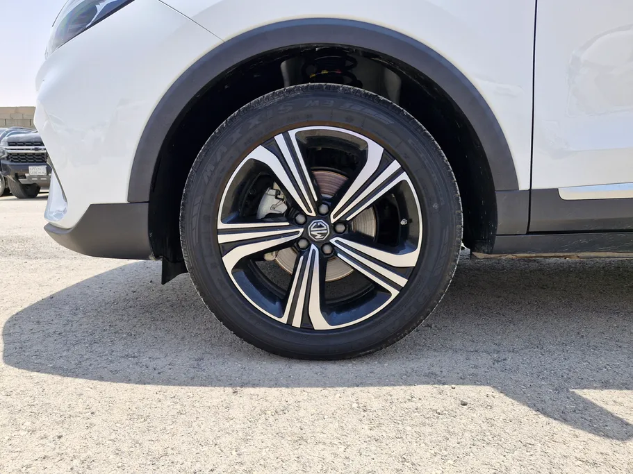 2025 MG ZS LUX 