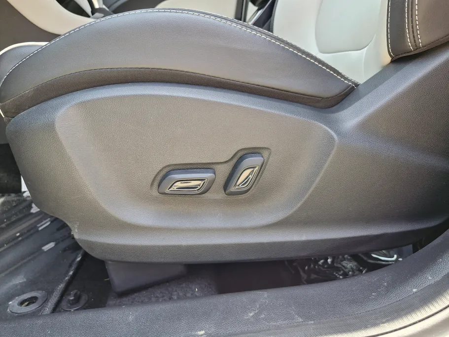 2025 MG ZS LUX 