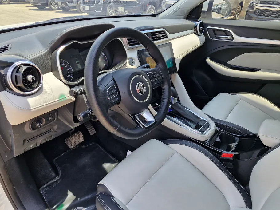 2025 MG ZS LUX 