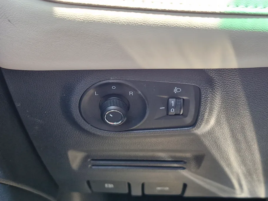 2025 MG ZS LUX 